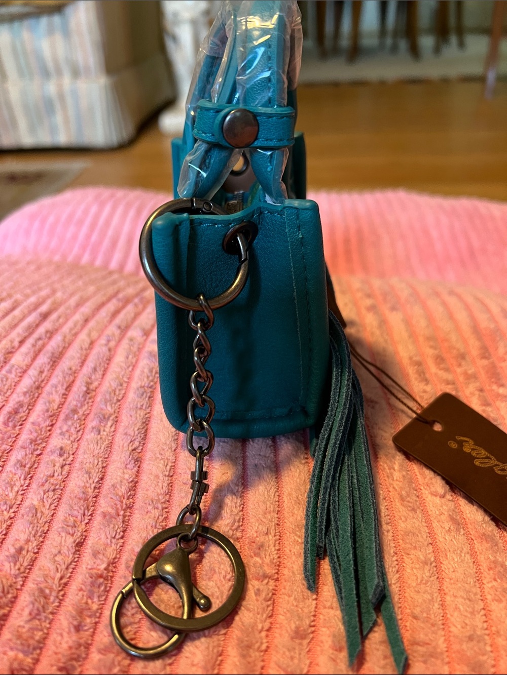 Wrangler Cowhide Mini Fringe Tote Keychain - Picture 6 of 9